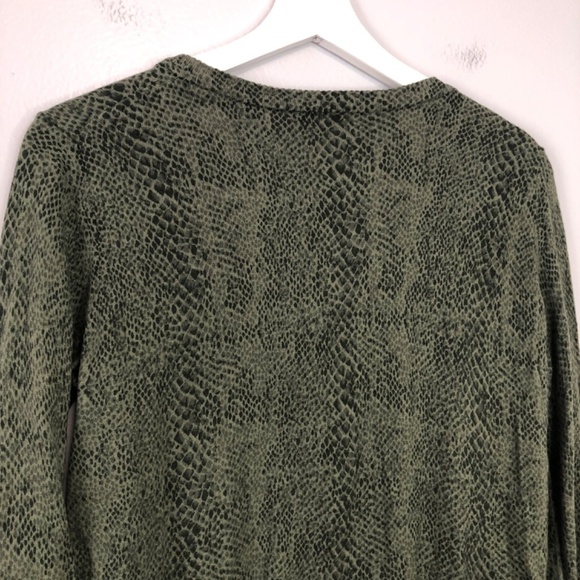 ATM Anthony Thomas Melillo Green Snakeskin V Neck Sweater Small - Picture 6 of 12